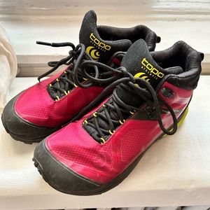 Lightly used Topo Trail Venture waterproof hiking boots